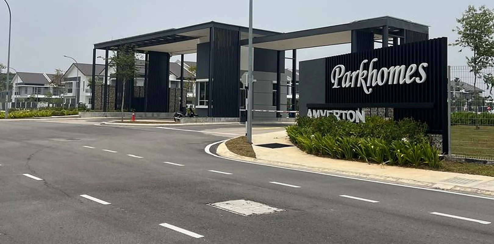Entrance gate of the Parkhomes community at Amverton