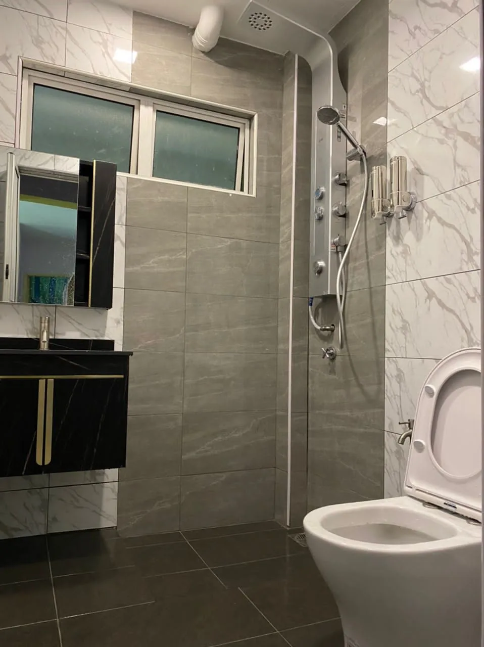 Bathroom ba01 after grey tile shower