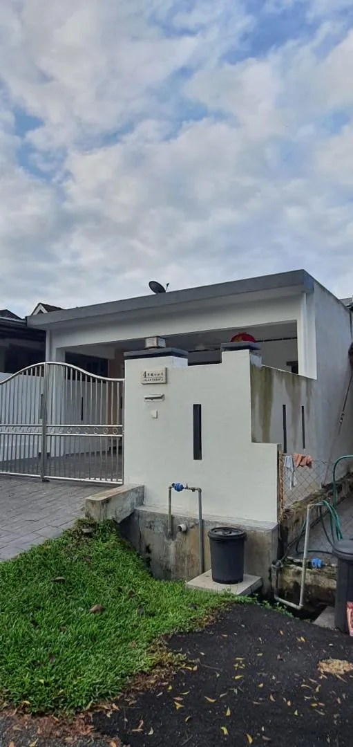 Single storey house gate after angle